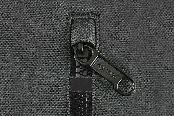 Secure zip tab в рюкзаке Pacsafe