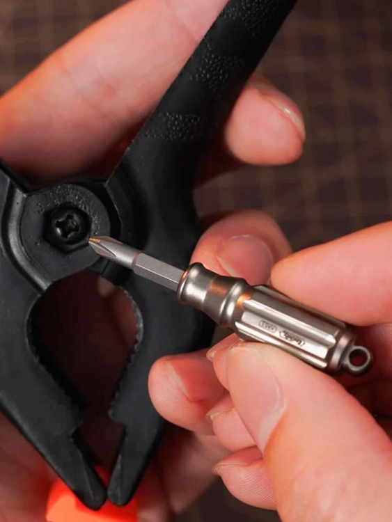 Отвертка-брелок титановая KeyUnity® KA53 Mini Magnetic Screwdriver