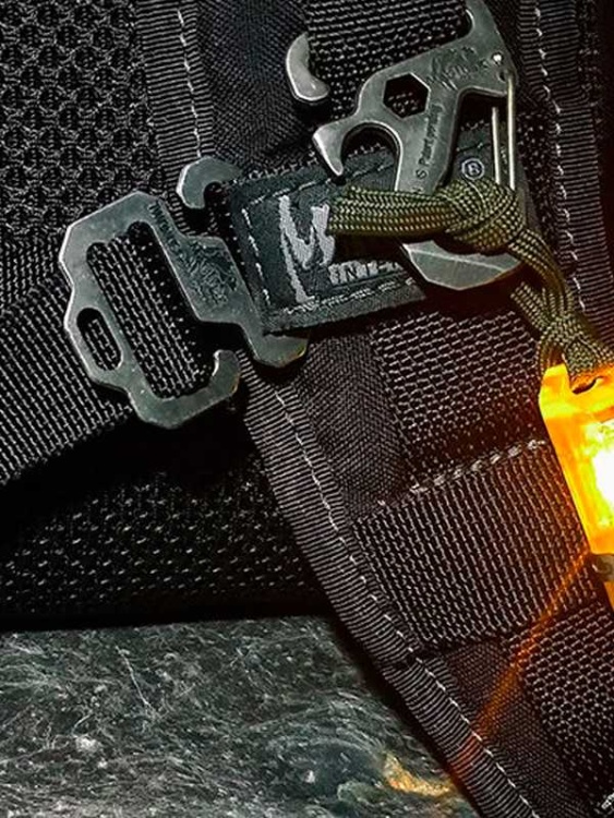 Карабин-инструмент 4 в 1 MAGFORCE® T1 EDC Bottle Opener w/Hook