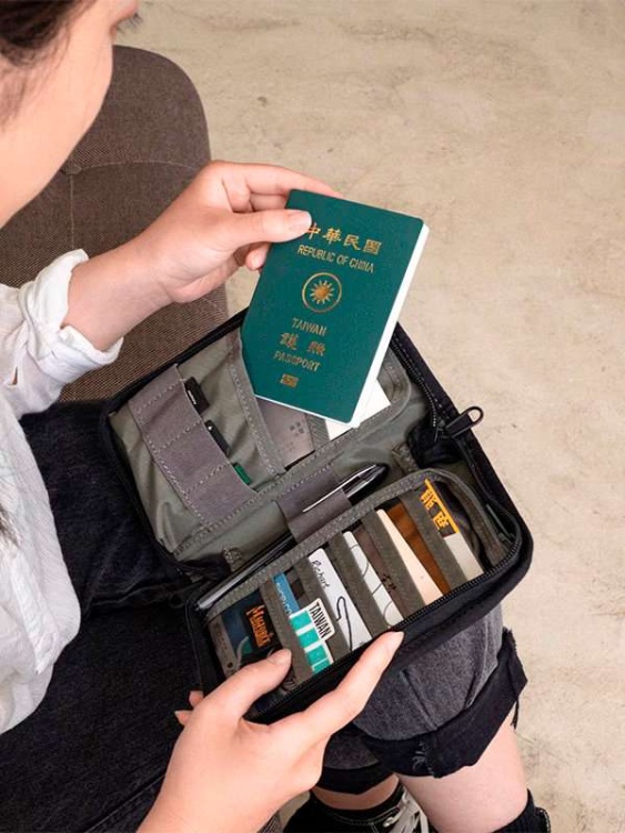 Кошелек-органайзер MAGFORCE® Passport Pouch Черный