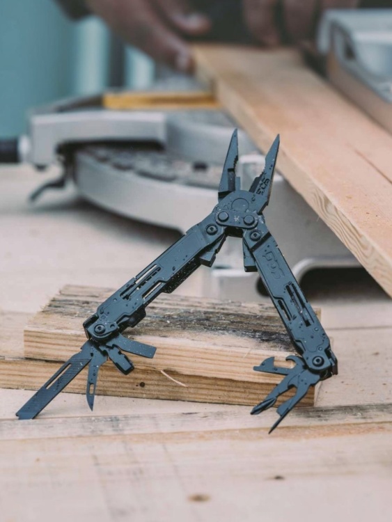 Мультитул SOG® PowerAccess (18 функций) Черный