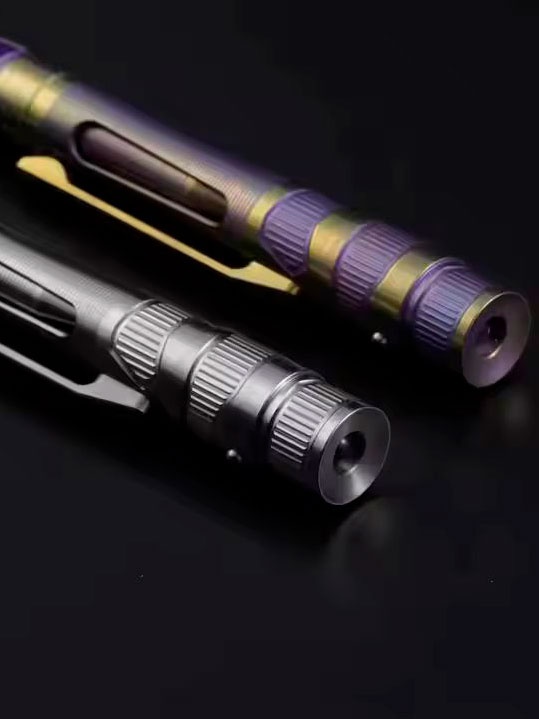 Тактическая ручка из титана с фонариком PIONEER EDC® M008