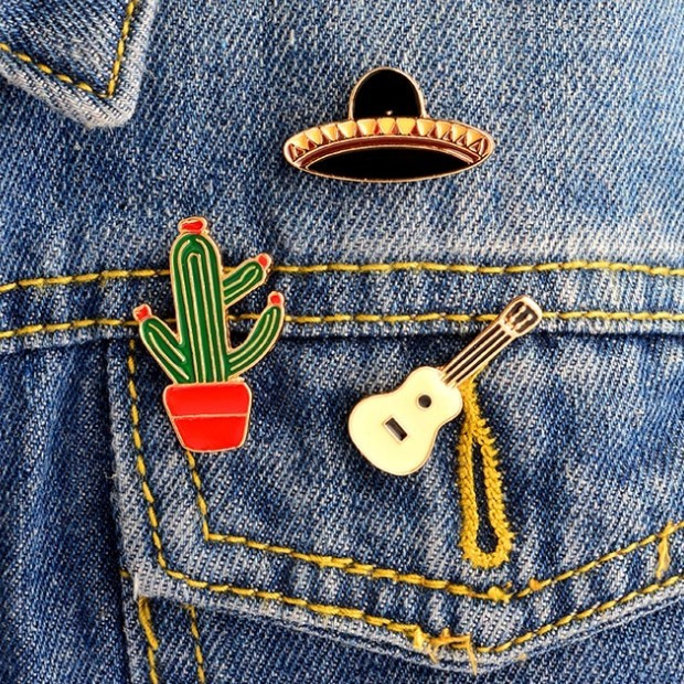 znachki na ryukzak sombrero gitara kaktus