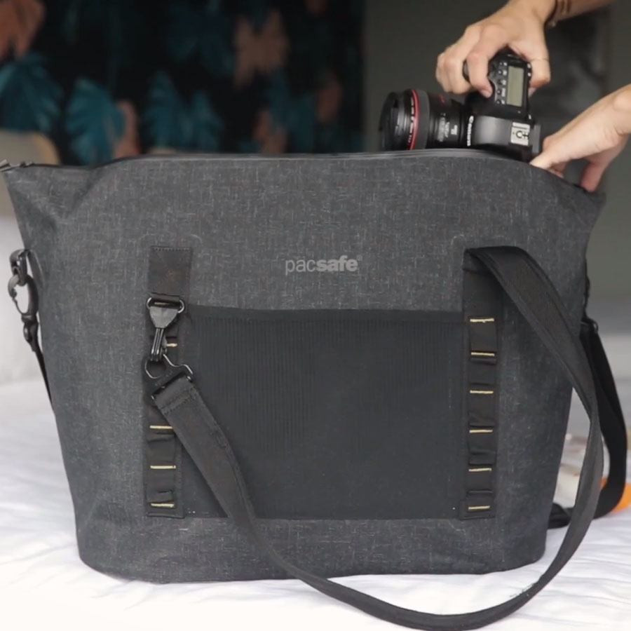 Сумка Pacsafe 36L Dry beach bag Charcoal (серая) в официальном магазине