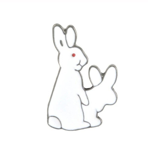 Значок на рюкзак и одежду Кролики