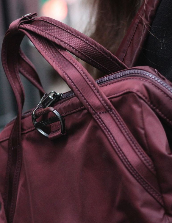 Женский рюкзак с защитой от краж PACSAFE Citysafe CX мерло
