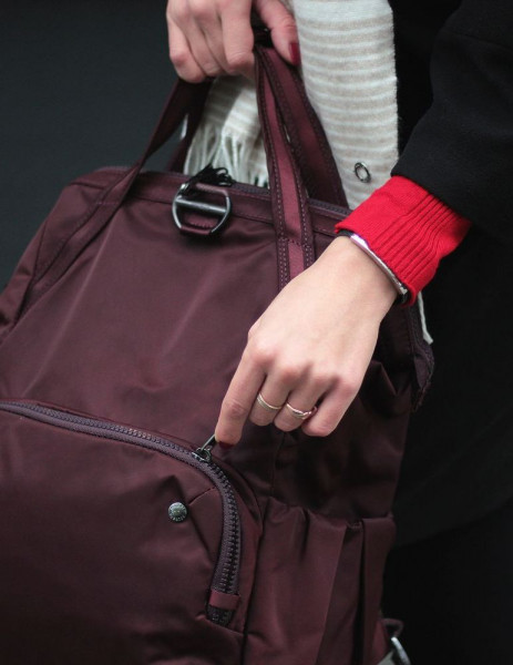 Женский рюкзак с защитой от краж PACSAFE Citysafe CX мерло