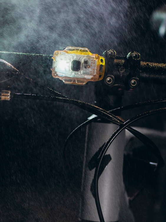 EDC фонарь 6 в 1 ARMYTEK® Crystal WRB (+Красный-Синий маячок)