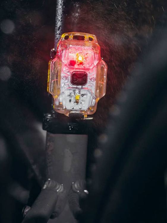 EDC фонарь 6 в 1 ARMYTEK® Crystal WRB (+Красный-Синий маячок)
